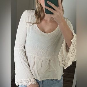 Cute flowy long sleeve blouse with knit detailing